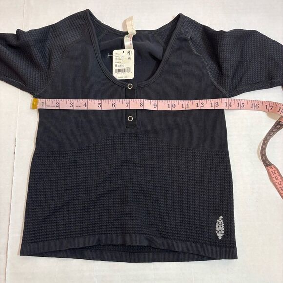 FREE PEOPLE MOVEMENT BAIL OUT
LONG SLEEVE LAYER NEW with tags Size M/L Black - Picture 12 of 13